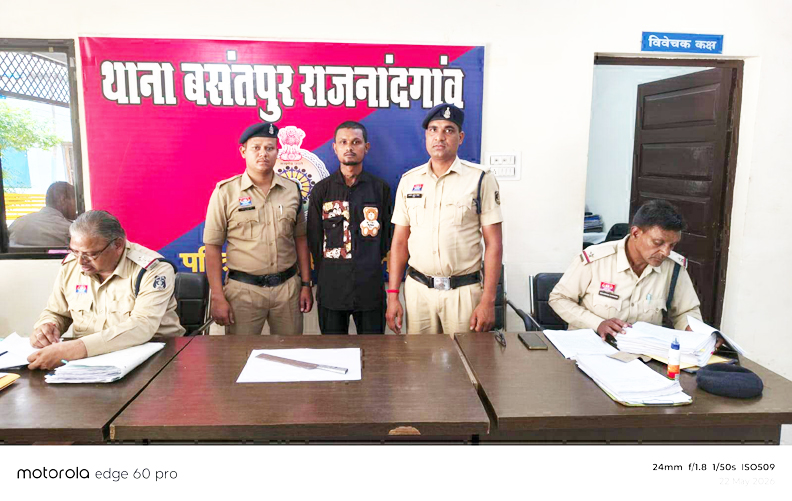 चाकू लेकर डराने वाला गिरफ्तार