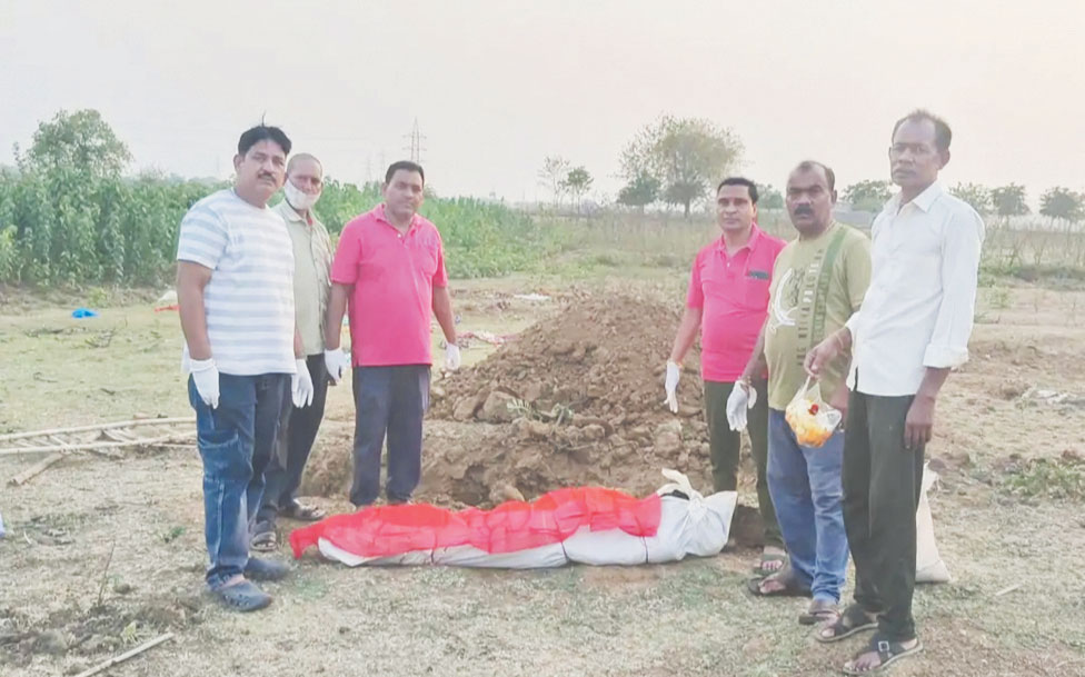 मुक्तिधाम सेवा समिति ने एक और बुजुर्ग का किया अंतिम संस्कार