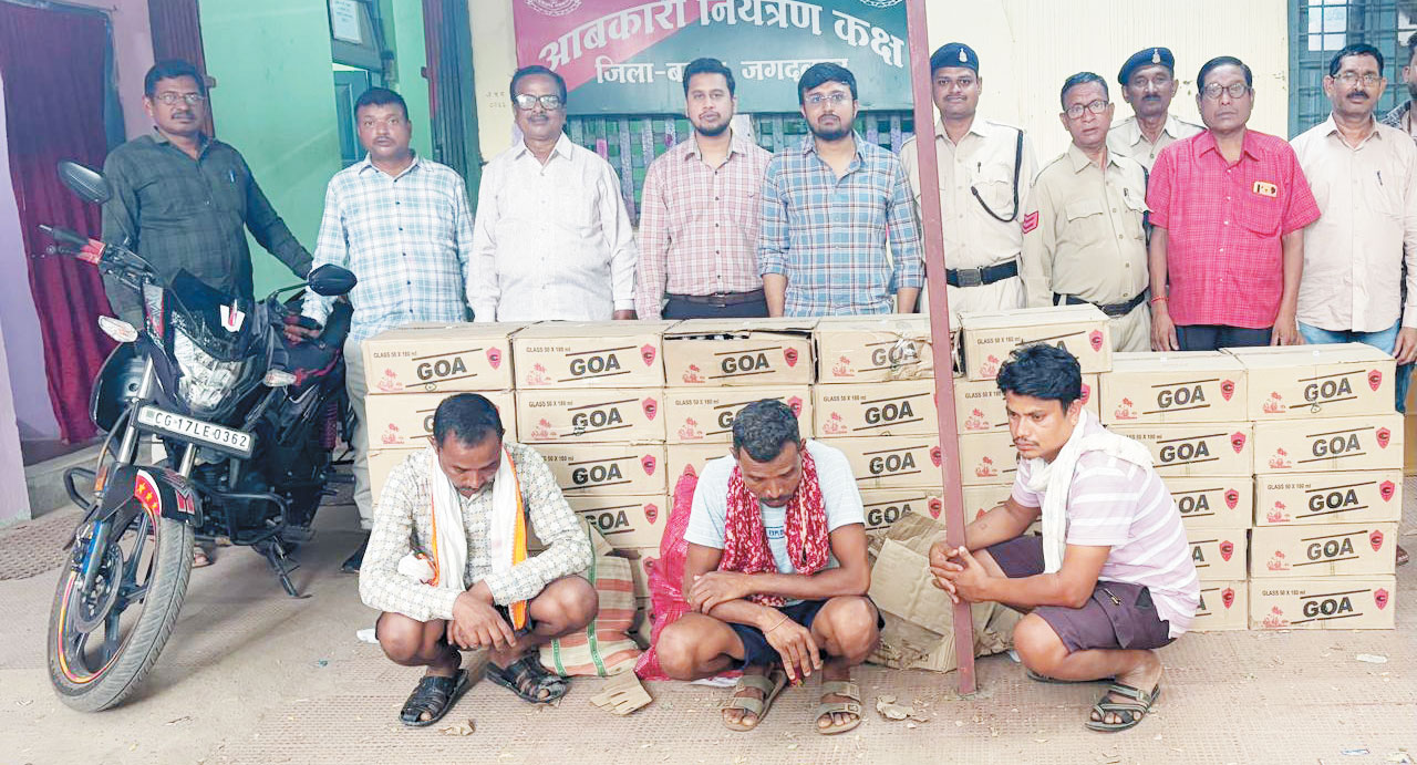 झारतरई बाजार में विदेशी शराब खपाने की तैयारी, 3 तस्कर बंदी