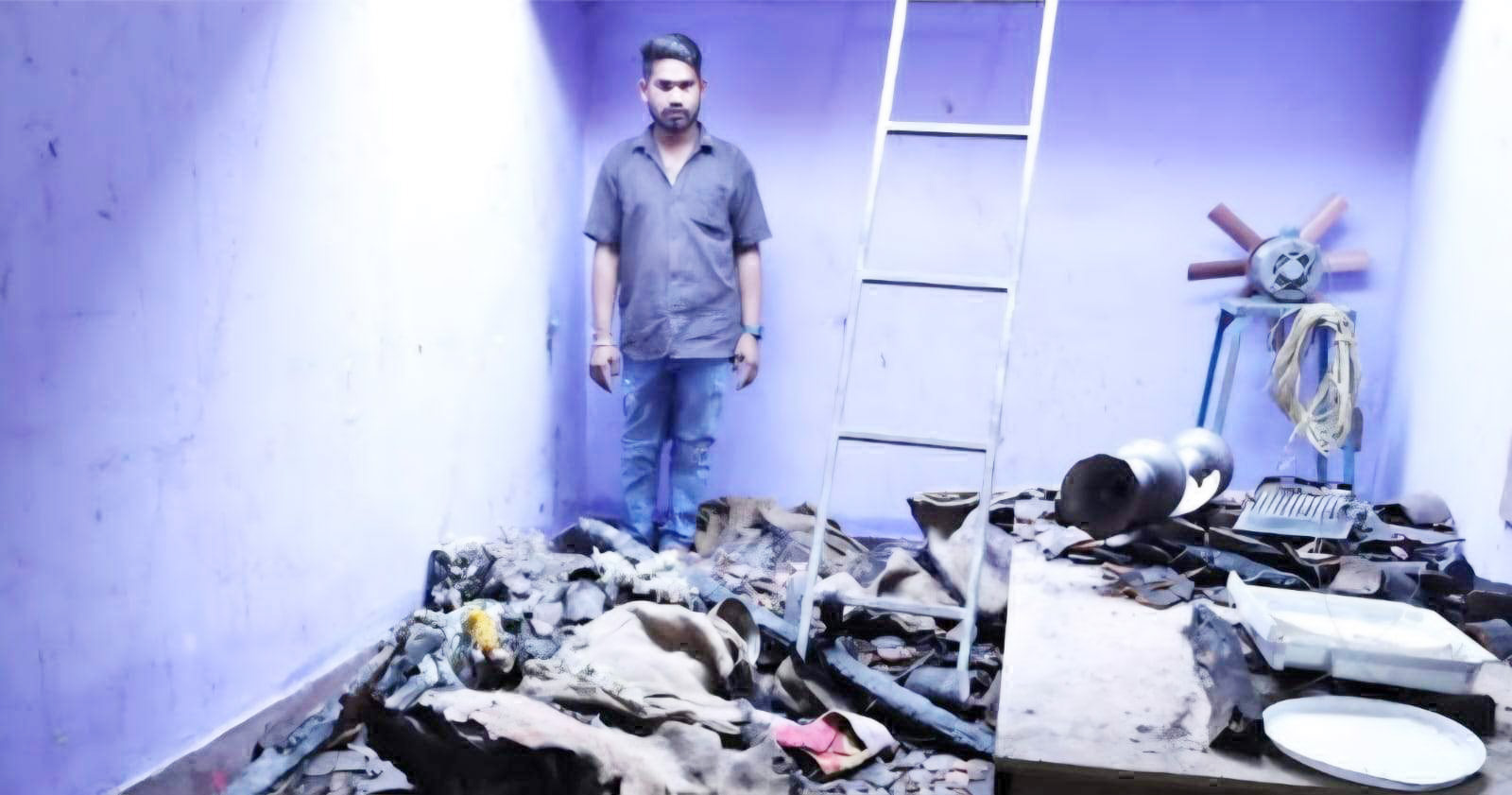 खेत में लगी आग घर तक पहुंची, टेंट का सामान खाक 