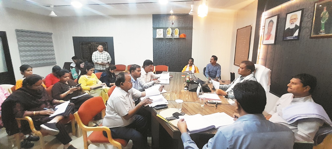 महापौर ने की निर्माण कार्यों की समीक्षा