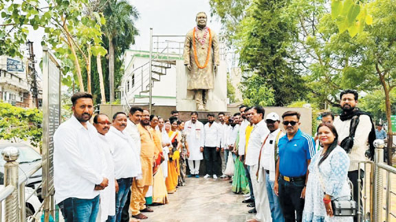 महेंद्र कर्मा की पुण्यतिथि पर कांग्रेसियों ने दी श्रद्धांजलि