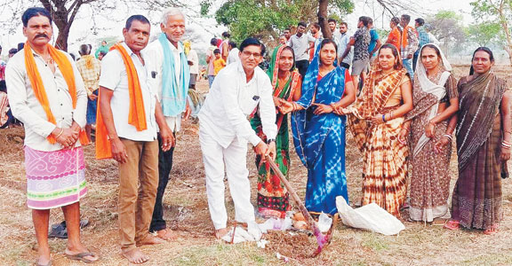 पोड़ व सेमरा में मनरेगा कार्य प्रगति की ओर