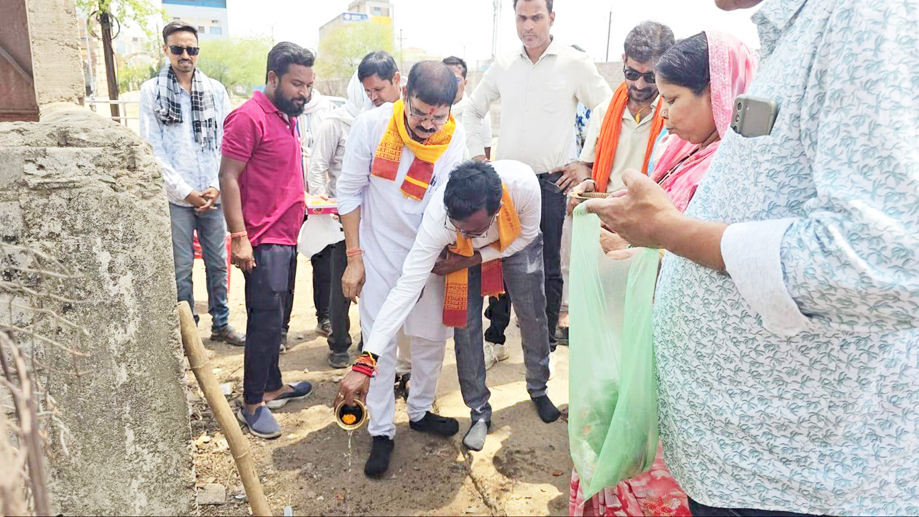 महापौर ने निर्माण कार्यों का किया भूमिपूजन