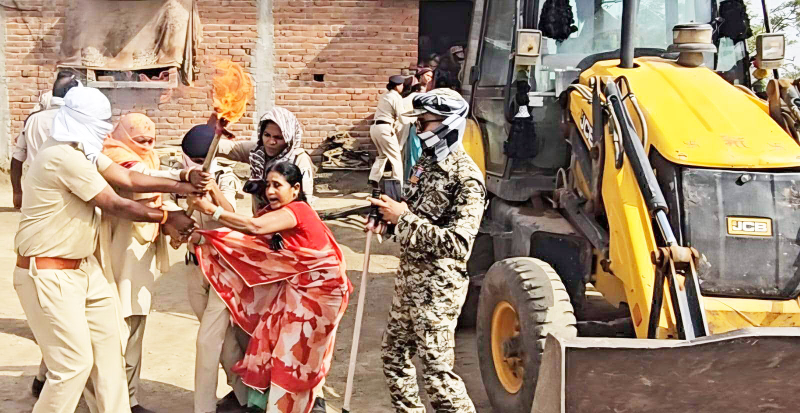 अतिक्रमण हटाने के दौरान बवाल, महिला ने की खुदकुशी की कोशिश