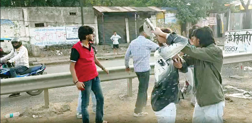 डीडी नगर में गैंगवार: स्कार्पियों सवार लडक़ों ने स्कूटी चालक को रोककर, फरसा-चाकू चलाया, दो घायल