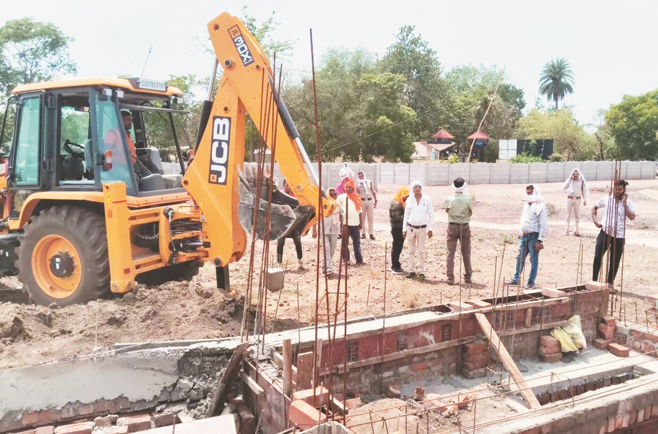 अवैध निर्माण पर निगम की कार्रवाई, हटाया अतिक्रमण