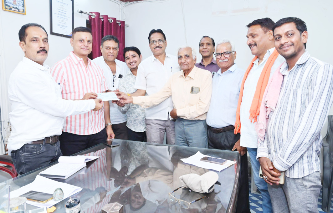 मयूर शिशु मंदिर विद्यालय ने पालिका को किया 12 लाख के लंबित कर का भुगतान