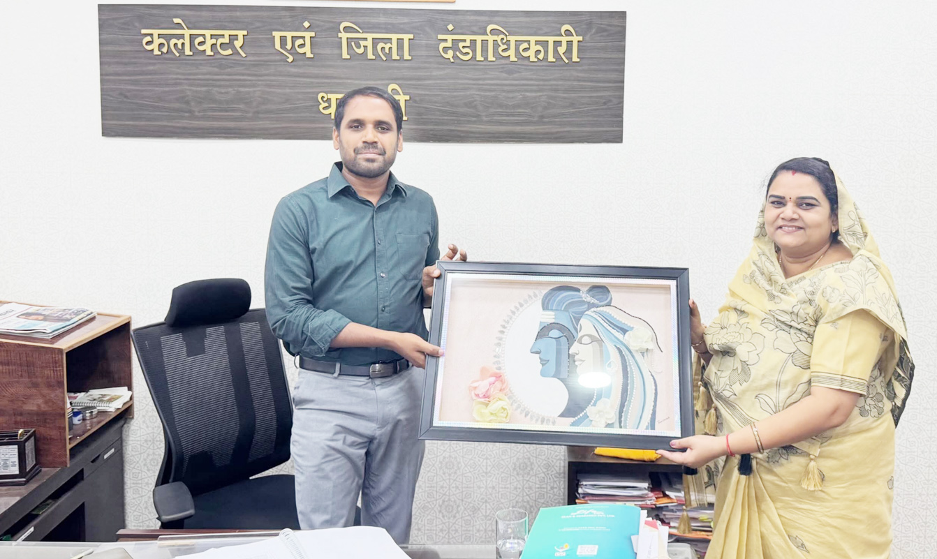 विकास मूलक प्रस्तावों के साथ कलेक्टर से मिली कुरुद नपा अध्यक्ष