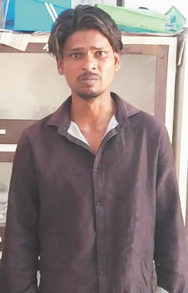हथियार लहरा डरा रहा युवक गिरफ्तार
