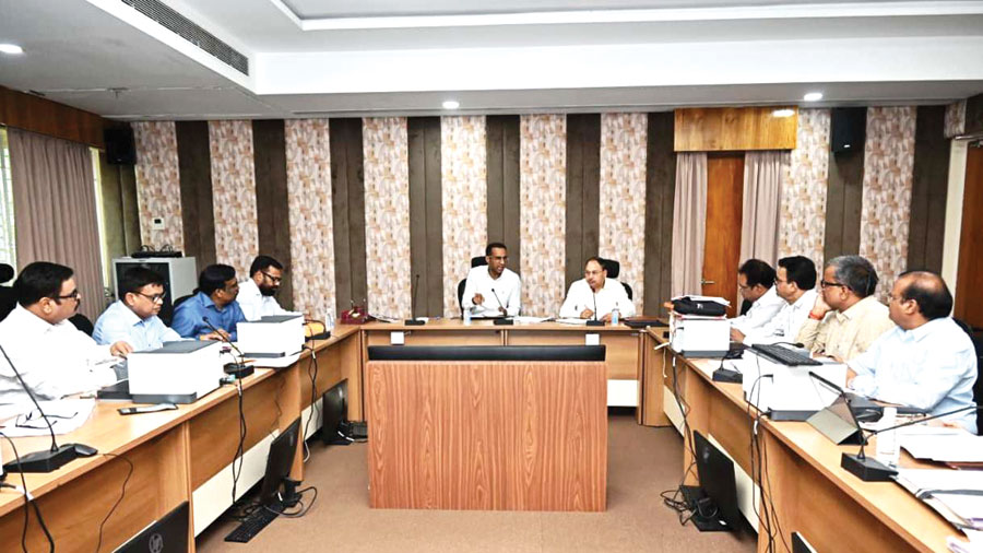 रायपुर शहर में सडक़ों के साथ ही करें नाली, भूमिगत केबल, पाइपलाइन के लिए प्रावधान