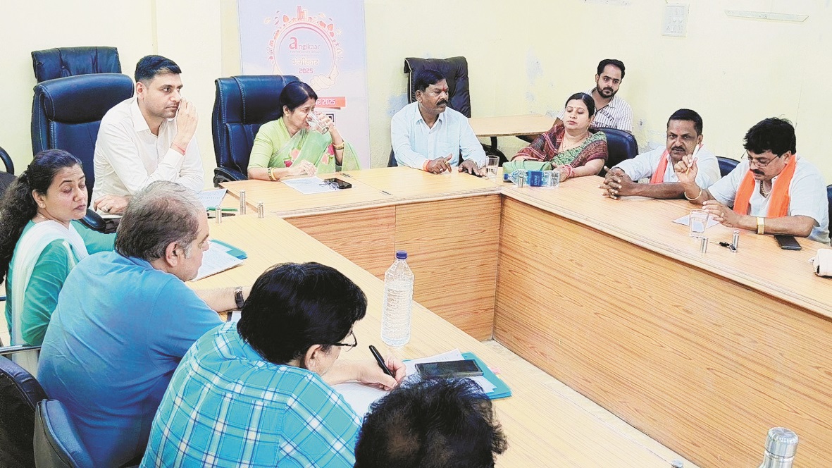 महापौर ने ली वार्ड विकास कार्यों की समीक्षा