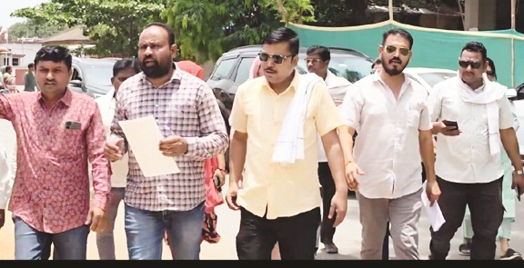 लकड़ी परिवहन मामले पर आरोप-प्रत्यारोप