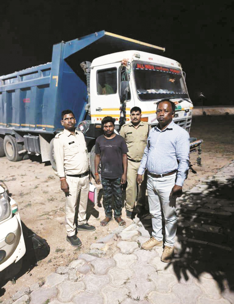 अवैध खनिज परिवहन, 3 हाइवा जब्त
