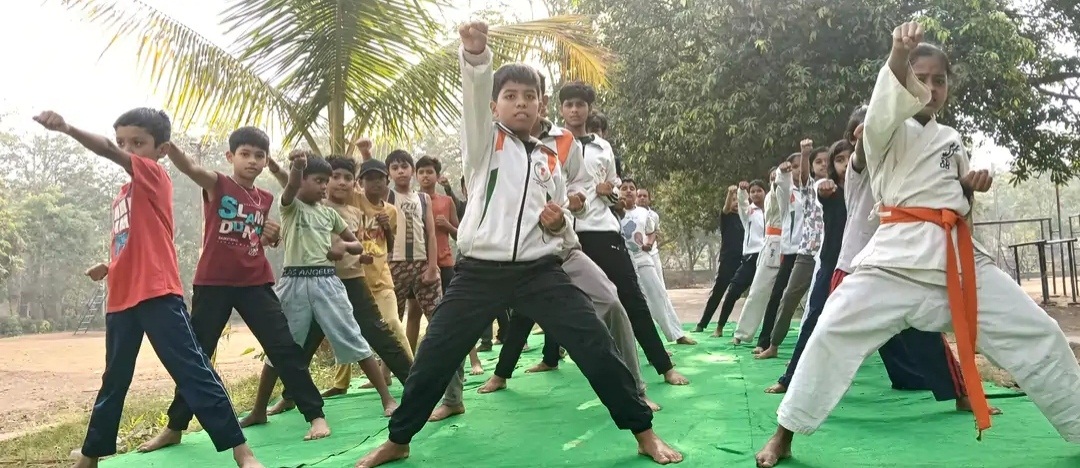 ग्रीष्मकालीन खेल प्रशिक्षण शिविर: बच्चे, युवा और बुजुर्ग मार्शल आट्र्स और फिटनेस की बारीकियां सीख रहे