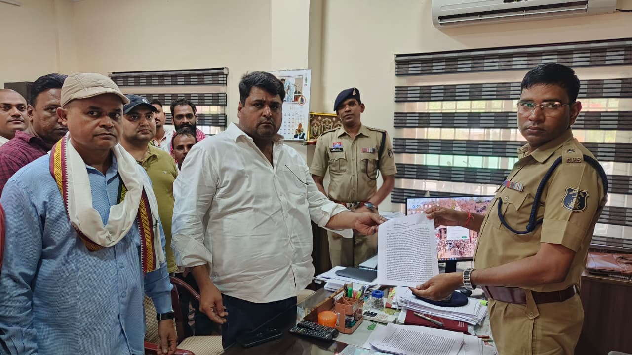 पेट दर्द से परेशान नाबालिग को पहले बताया गर्भवती, पुलिस ने रातभर नाबालिग को रखा थाने में