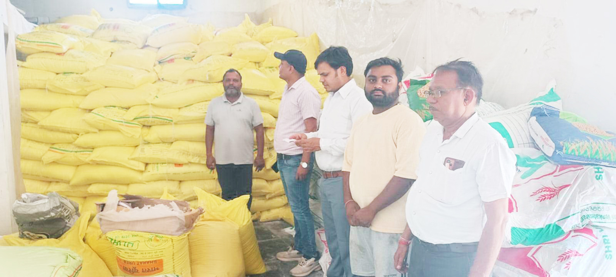 खाद की कालाबाजारी, 603 बोरी उर्वरक जब्त