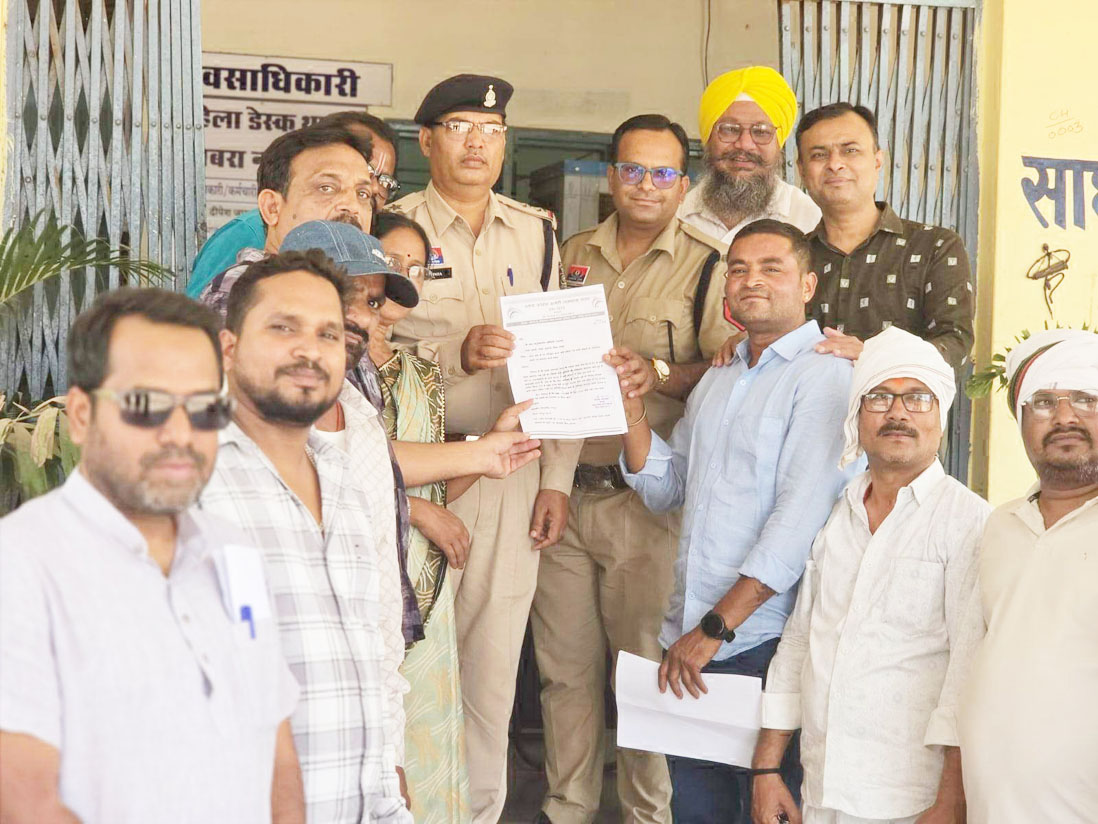 कांग्रेस ने नगर में भारी वाहनों के संचालन  पर रोक लगाने की मांग की