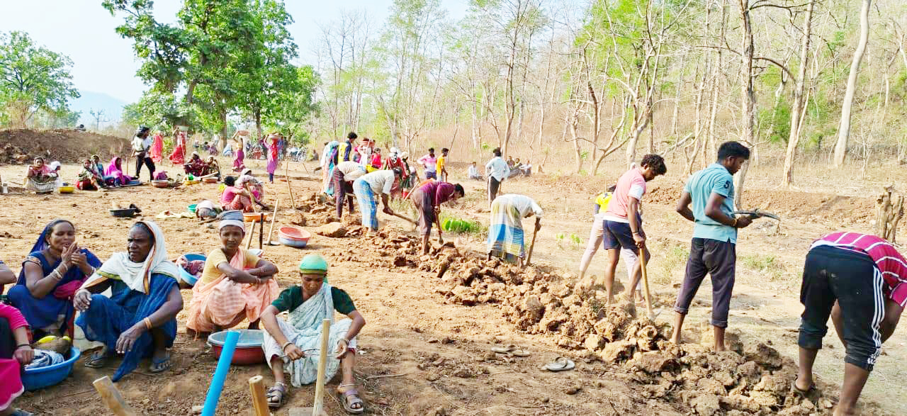 मनरेगा:  2588 निर्माण कार्यों से ग्रामीणों को मिल रहा रोजगार