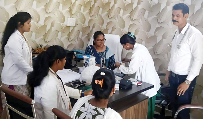 मुख्यमंत्री स्वस्थ बस्तर अभियान: विधायक-कलेक्टर और सीईओ निवास में डोर-टू-डोर स्वास्थ्य जांच