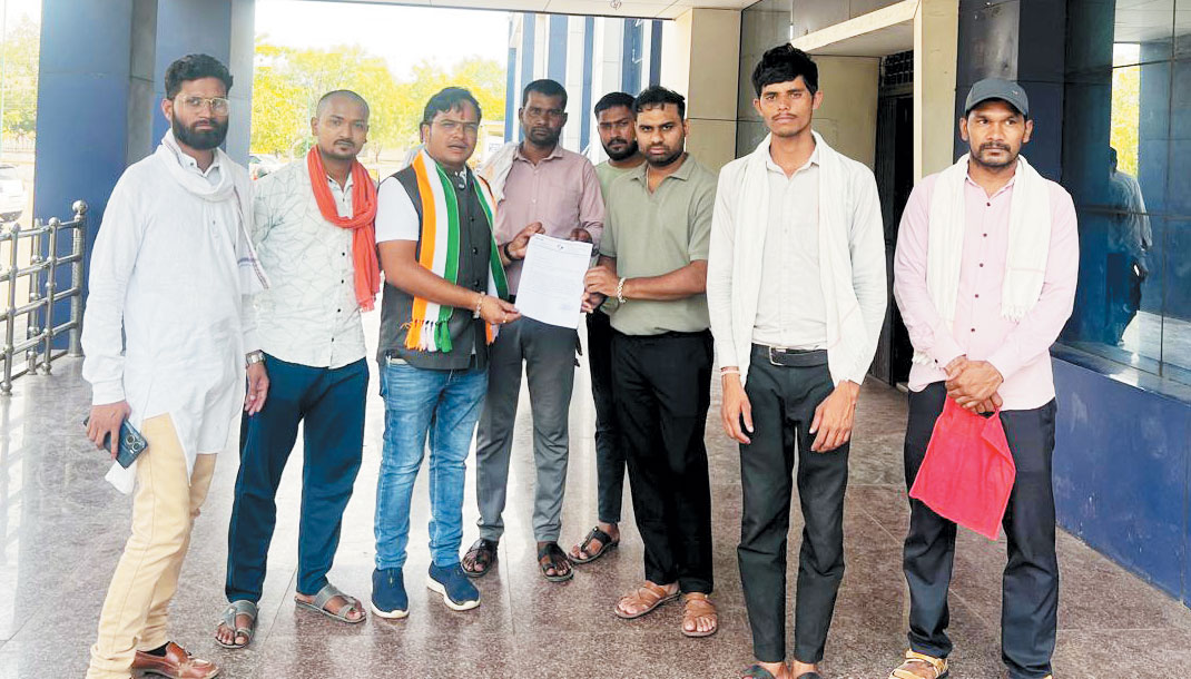 प्रभावित कारोबारियों के पुनस्र्थापन की कांग्रेसियों ने की मांग