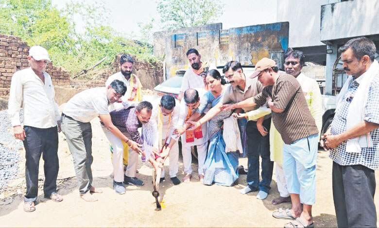 10 लाख की सीसी रोड का महापौर ने किया भूमिपूजन