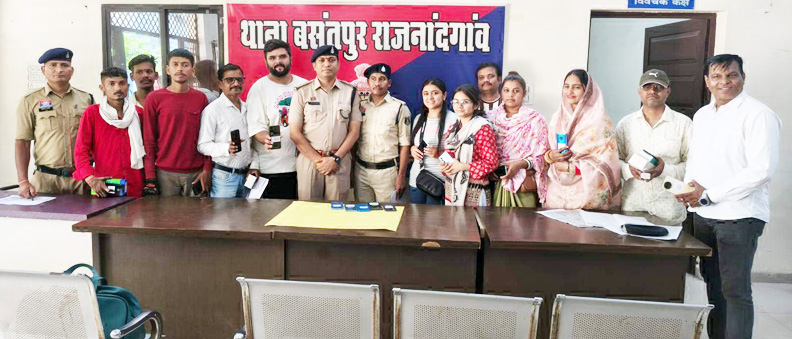 18 गुम मोबाइल स्वामियों को लौटाया