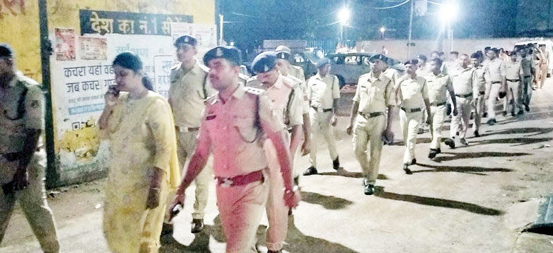 शिवनंदनपुर में चुनाव से पहले  पुलिस-प्रशासन का फ्लैग मार्च