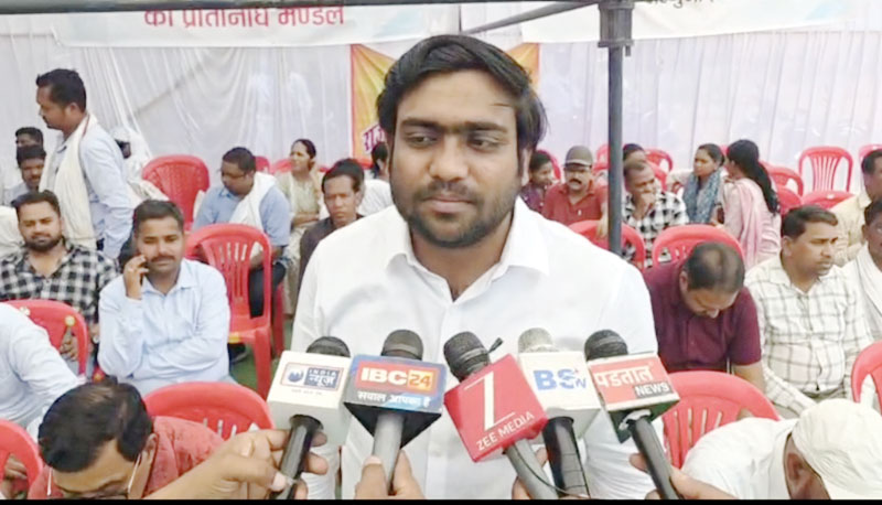 नायब तहसीलदार से मारपीट के विरोध में प्रदेशभर के तहसीलदार-नायब तहसीलदार हड़ताल पर