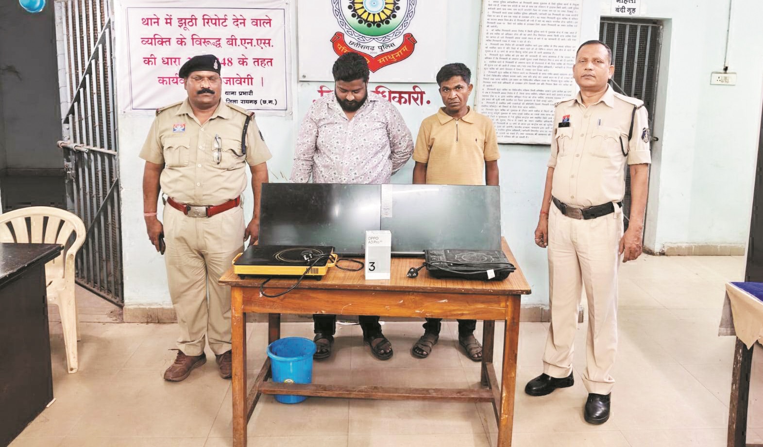 इलेक्ट्रॉनिक्स दुकान में चोरी, आरोपी सामान सहित गिरफ्तार