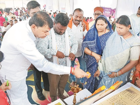 सुशासन तिहार : समापन शिविर में योजनाओं और सेवाओं का मिला लाभ