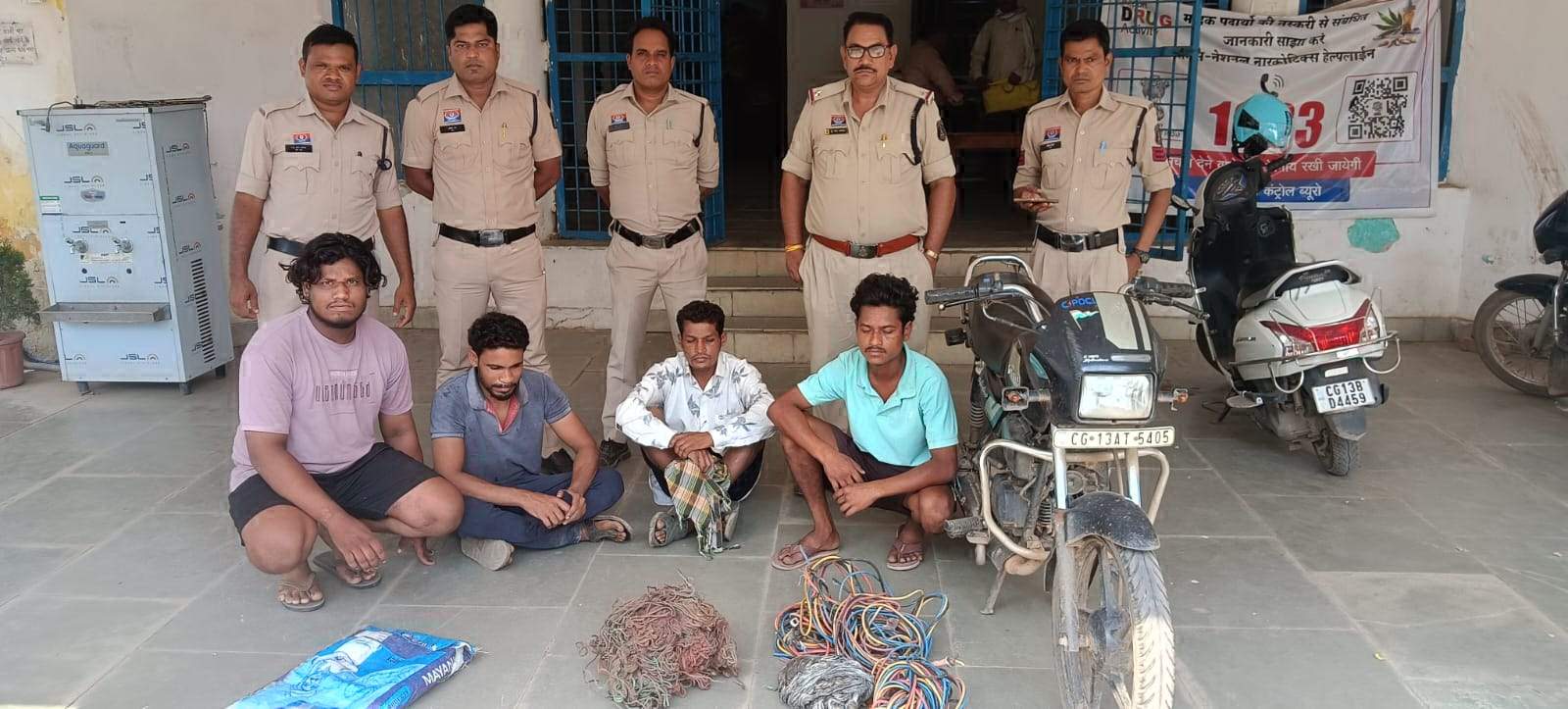 खेतों के ट्यूबवेल से तांबा चोरी, खरीदार सहित चार गिरफ्तार
