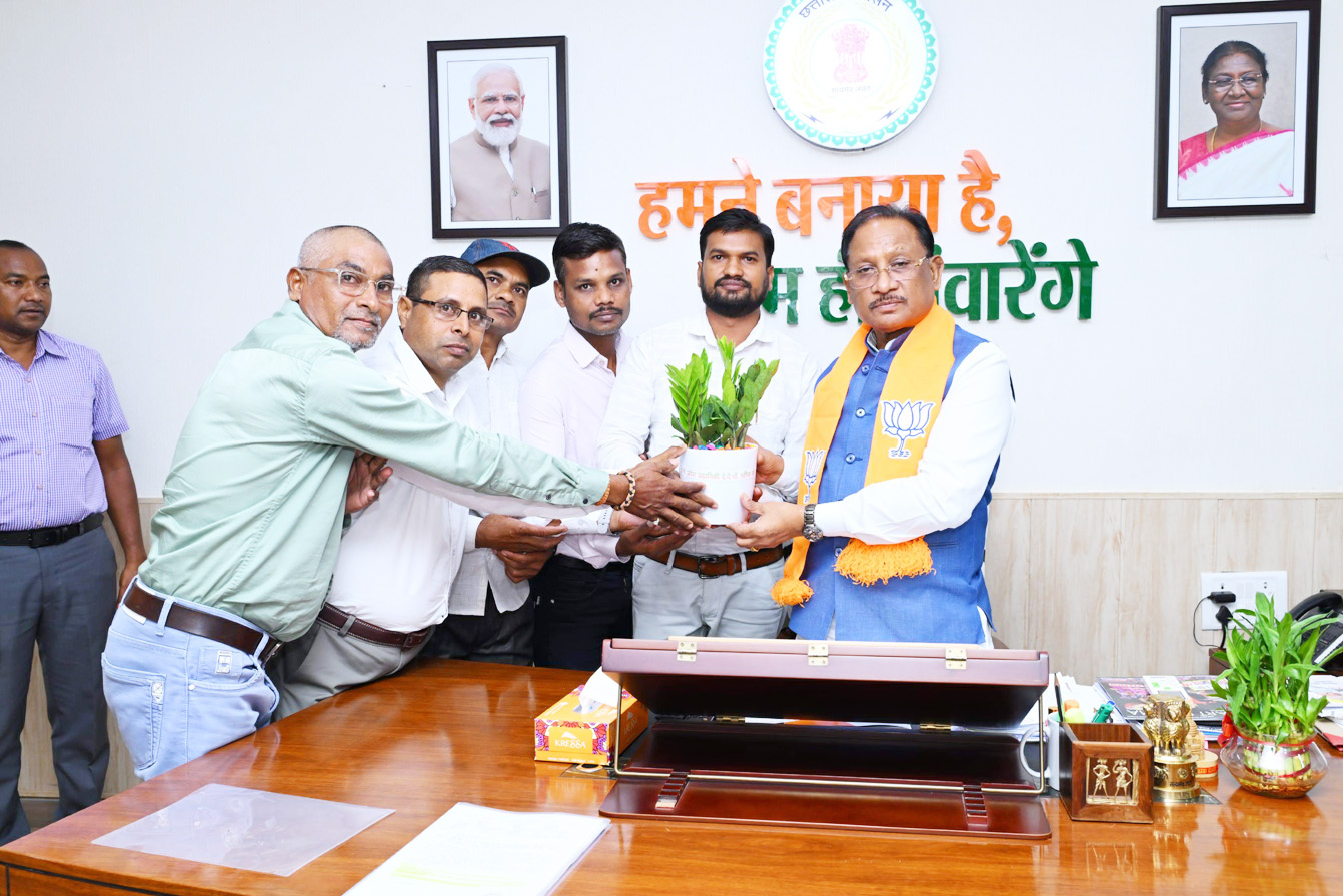 उद्यानिकी विभाग के दैवेभो कर्मियों ने की सीएम से मुलाकात