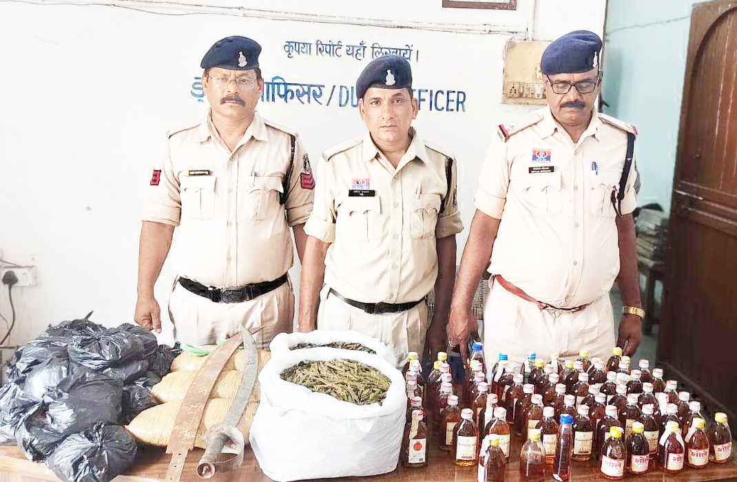 दुर्ग पुलिस का सर्च ऑपरेशन, गांजा, शराब और 2 तलवार बरामद
