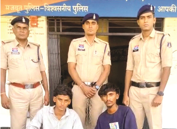 ओवरटेक को लेकर चाकू से हमला, दो आरोपी गिरफ्तार