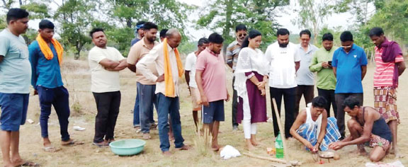 संधोनार में डोम और बंधापारा में शेड निर्माण का पालिकाध्यक्ष-उपाध्यक्ष ने किया भूमिपूजन