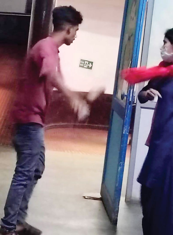 जिला अस्पताल के एसएनसीयू वार्ड में महिला स्टाफ और गार्ड से कथित अभद्रता- छेड़छाड़ के आरोप, एफआईआर की तैयारी