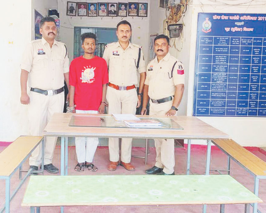 चाकू लहरा धमकाने वाला बंदी