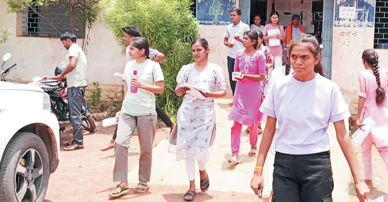 बेमेतरा- 3090 ने दी प्री डीएलएड की परीक्षा