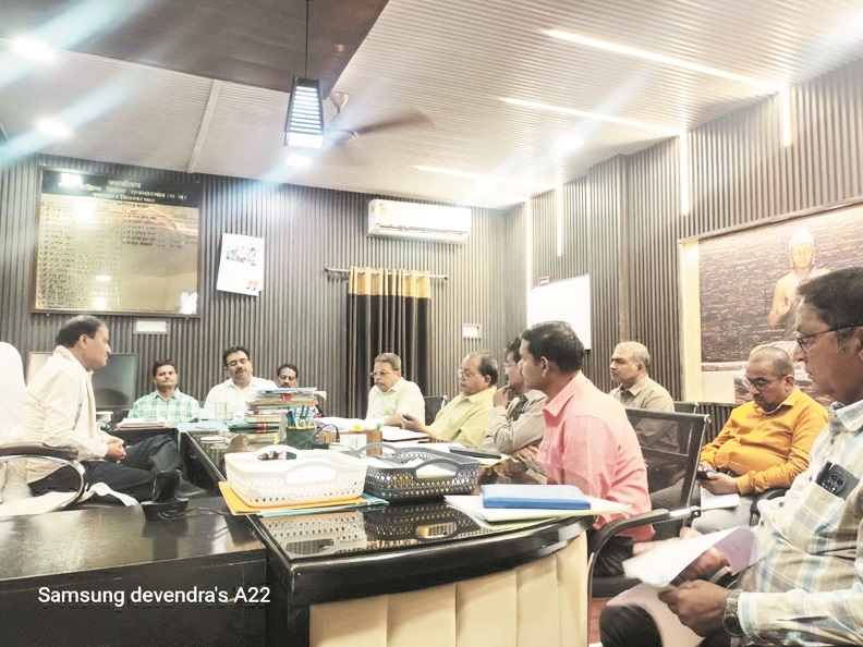 महापौर ने ली नोडल अधिकारियों की बैठक