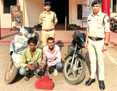 25 लीटर कोडिन सिरप भरी 249 शीशियों के साथ एक गिरफ्तार