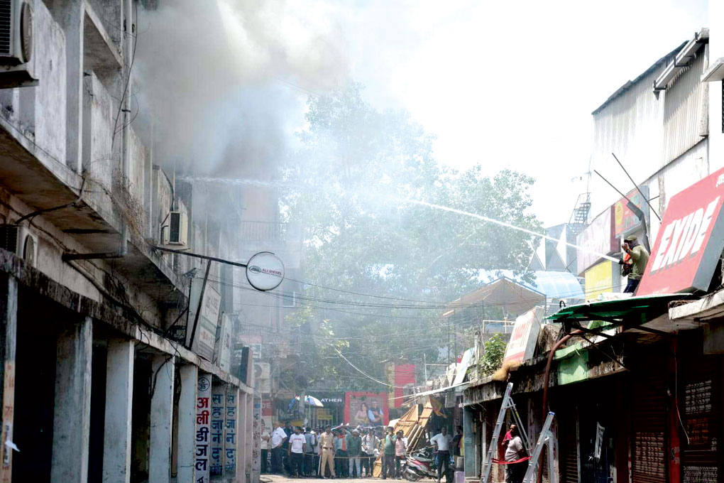 सेंट्रल बैंक जोनल आफिस में ब्लास्ट के साथ आग, डिजिटल और कई पेपर फाइलें खाक