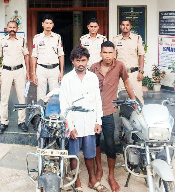 चोरी की दो बाइक संग 2 बंदी