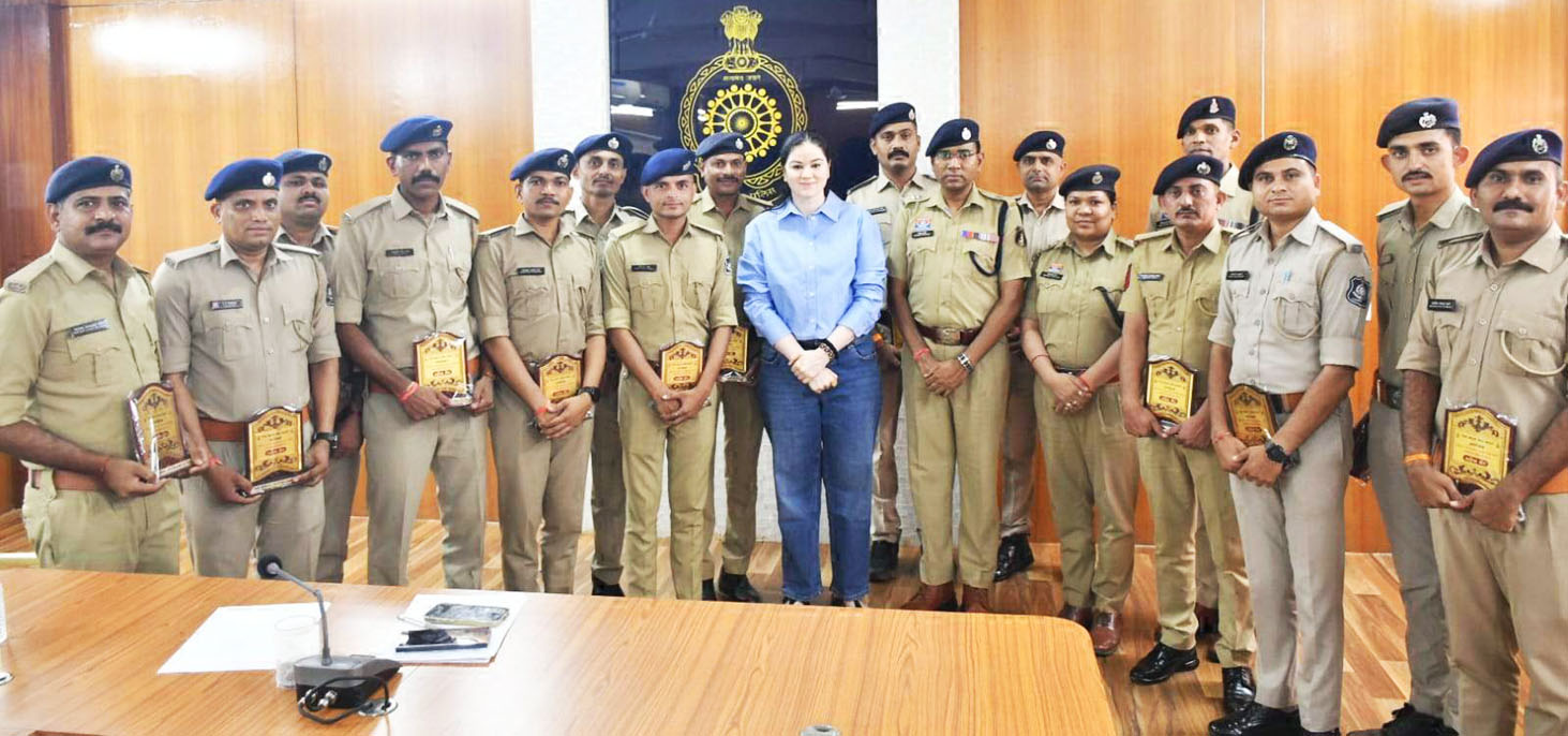 गुजरात पुलिस की 15 कर्मियों के दल का नांदगांव रेंज में भ्रमण, सम्मान भी