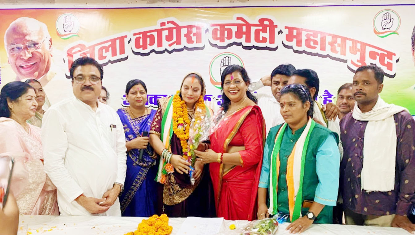 तुमगांव नपं अध्यक्ष की पत्नी दर्जनों समर्थकों के साथ कांग्रेस में शामिल