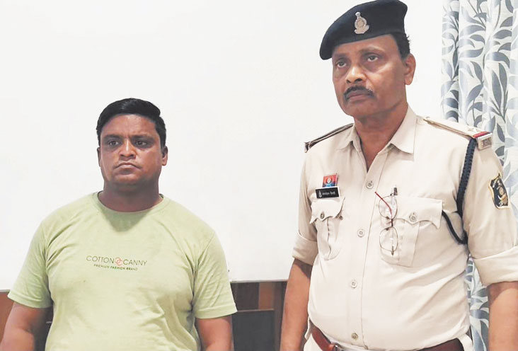 रिलेशनशिप में रहते दूसरी से शादी, दोनों महिलाएं पहुंची एसपी कार्यालय, आरोपी हिरासत में
