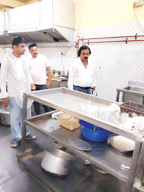 गंदगी: थाली एक्सप्रेस, मधुशाला बार पर जुर्माना