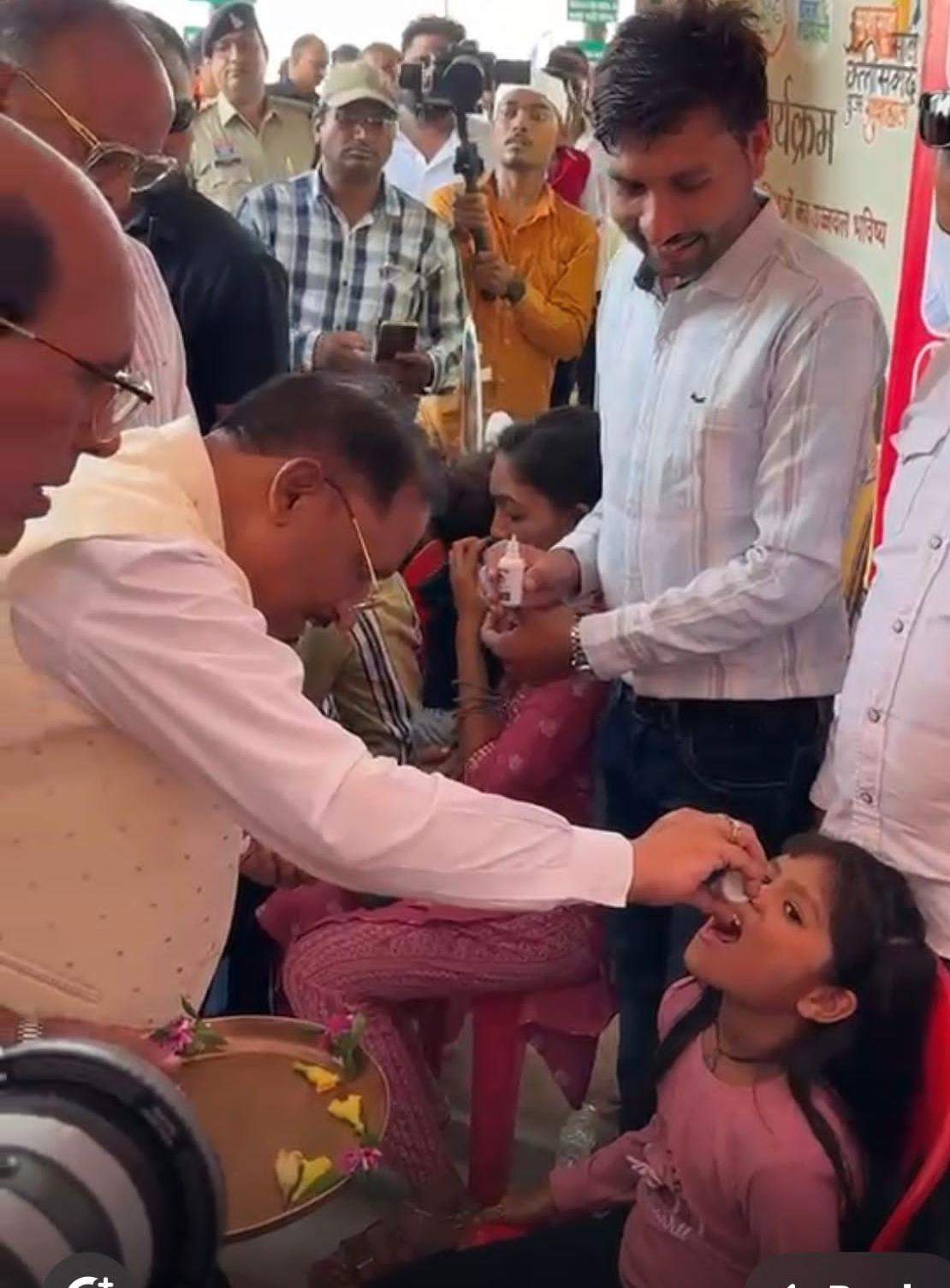 चंद्रनाहू कुर्मी-क्षत्रिय समाज के केंद्रीय अधिवेशन में सीएम ने बच्चों को कराया स्वर्णप्राशन