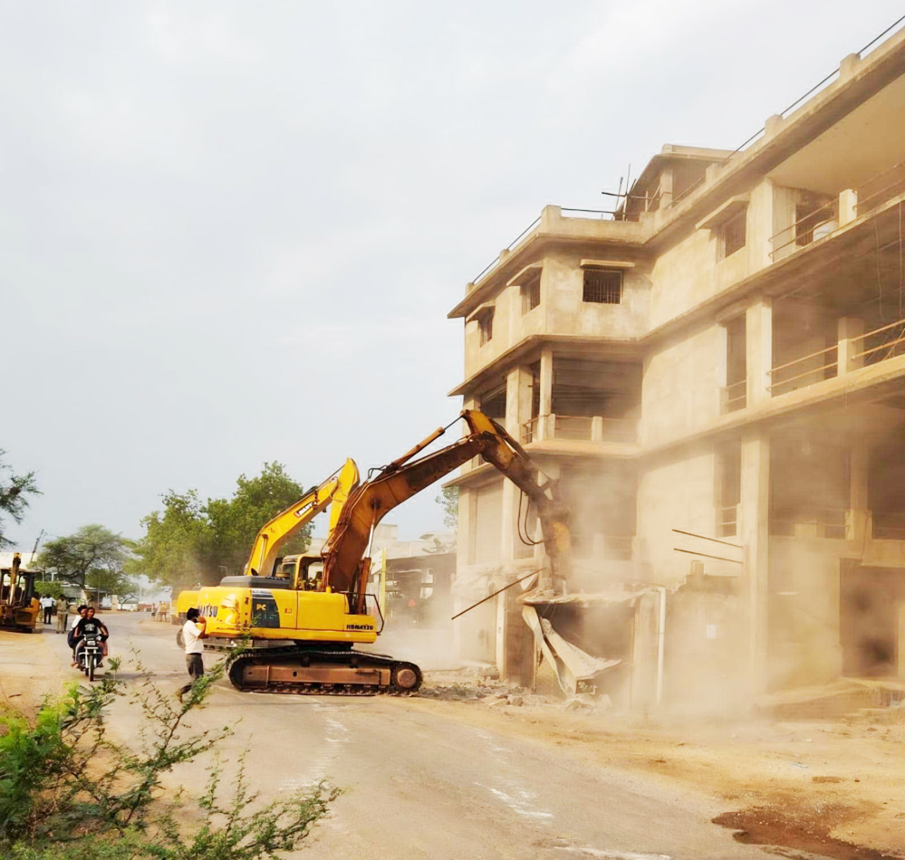 तीन दुकान जमींदोज, 18 जून को होगी हाईकोर्ट में दूसरी बार सुनवाई