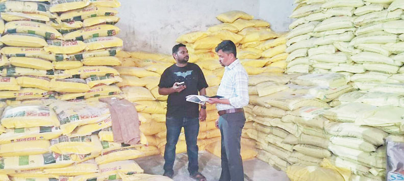 खाद दुकानों की जांच, अनियमितता पर नोटिस